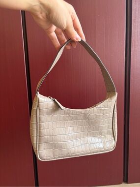 L’Intervalle Croc-Embossed Shoulder Bag